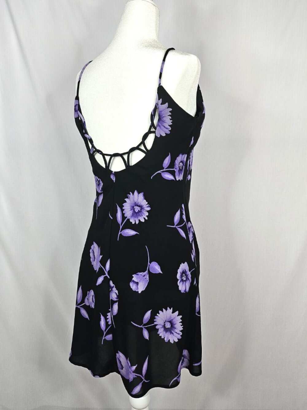 Steppin' Out | Black Lavender Floral Open Back Mini Dress | Juniors 3